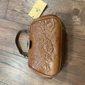 NWT!! Patricia Nash leather purse with the cutest flower details.